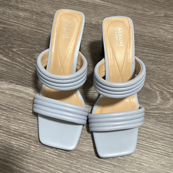 NWOT: ALFANI Step N Flex Light Blue Leather Heeled Sandals Size 10✨ - Picture 2 of 6